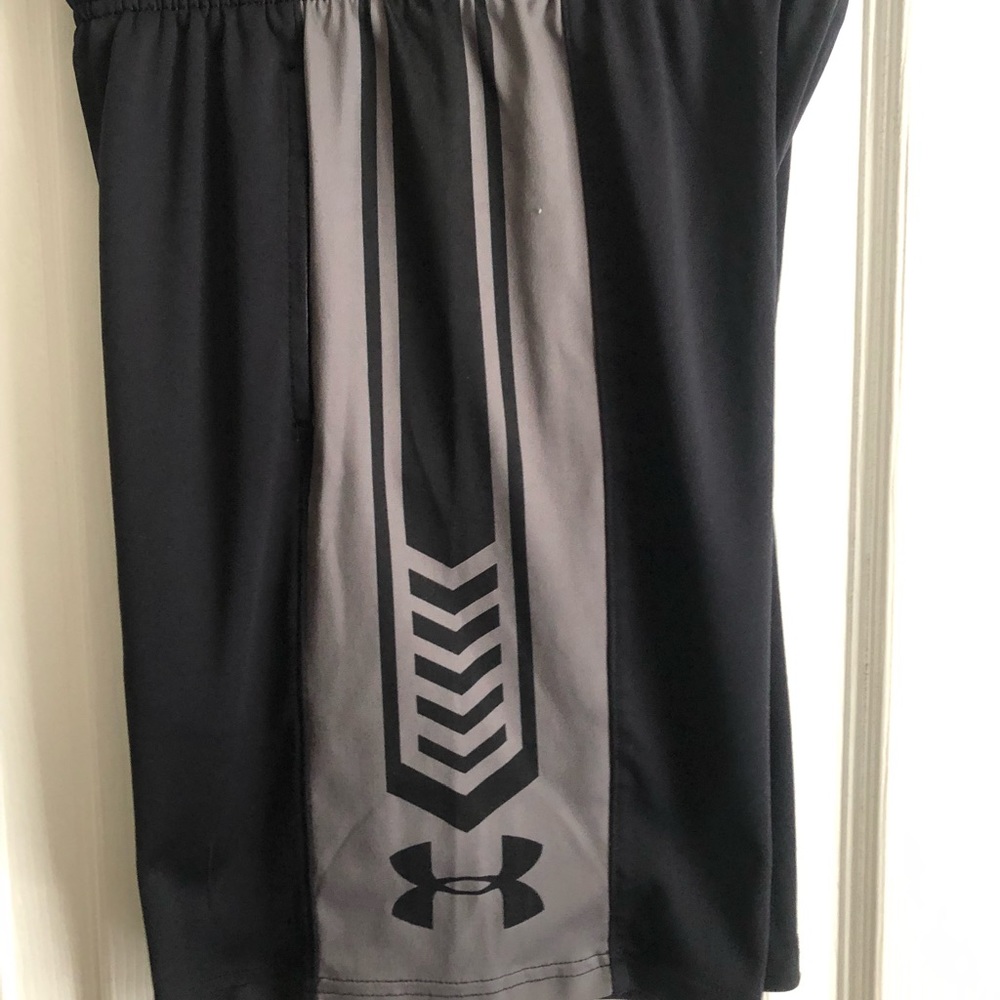 Under Armour Boys Black/Gray Loose Fit Shorts